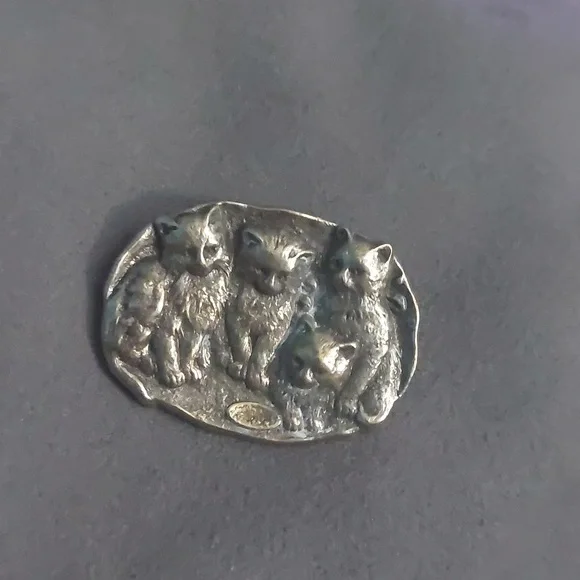 Vintage Silver/Pewter Toned Cats Lightweight Brooch Pin - Picture 16 of 16